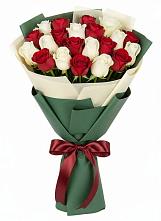 Букет Микс из красных и белых роз в Клинцах