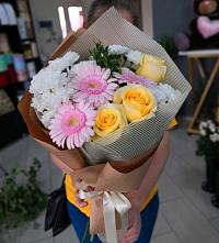Букет цветов из:  Герберы, Розы и Хризантемы в Клинцах