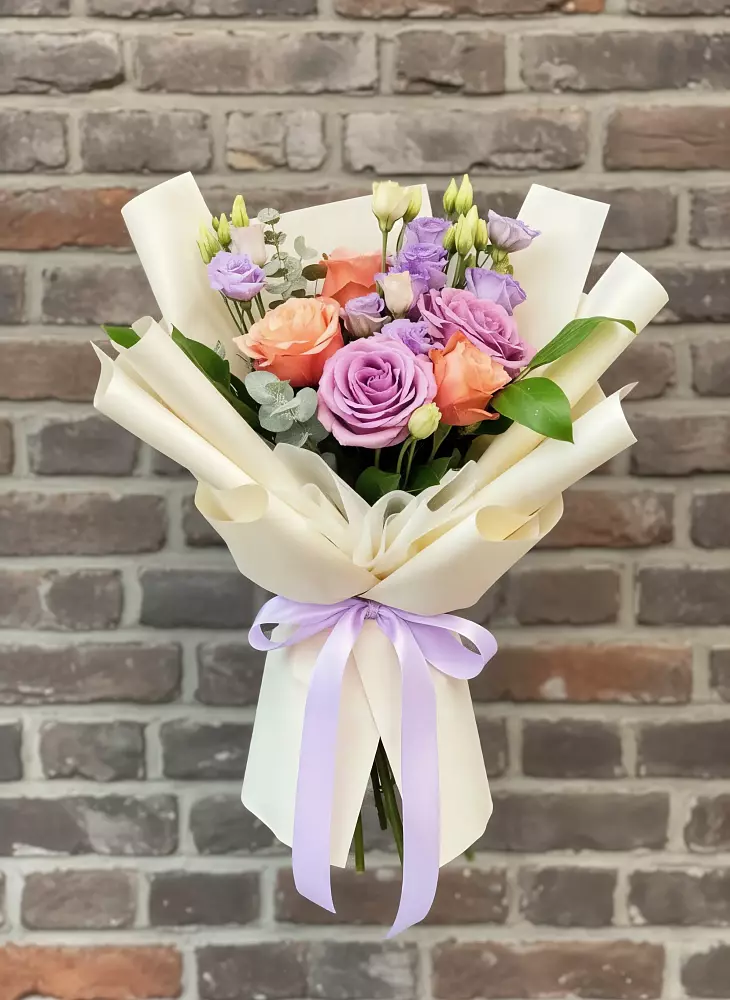 Букет цветов из: Лизиантусы и Розы в Клинцах