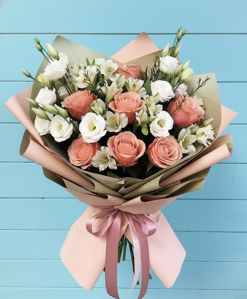 Букет цветов из: Розы, Альстромерии и Лизиантусы в Клинцах