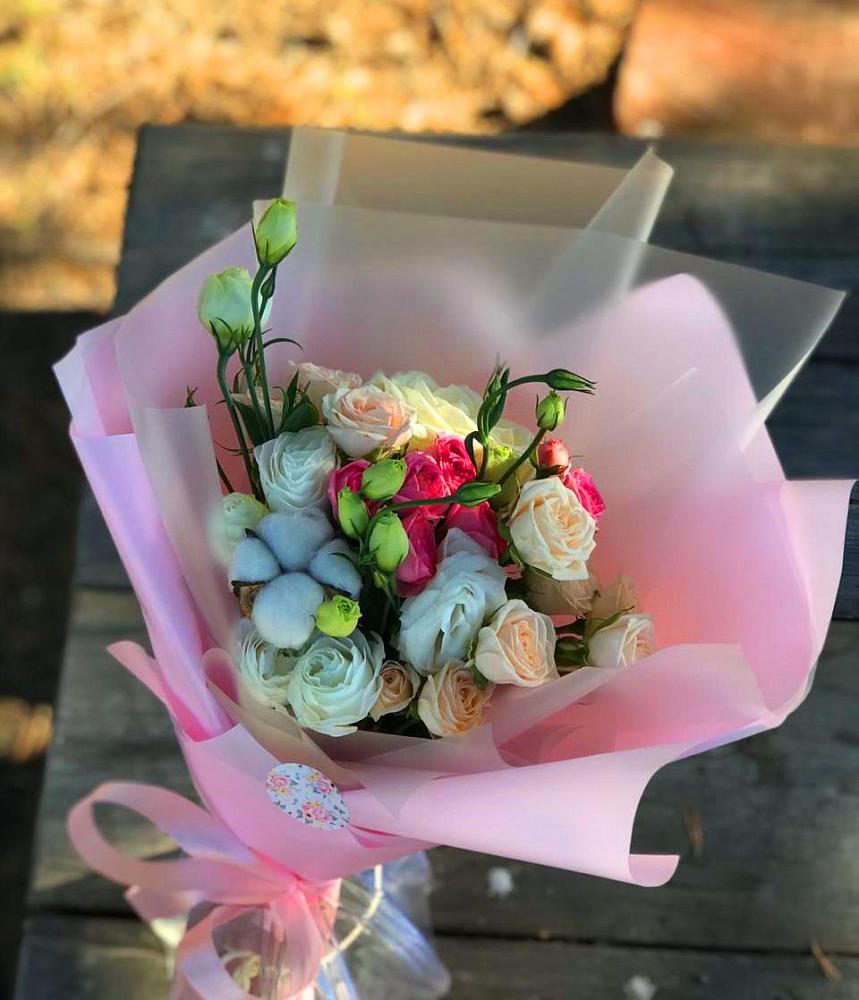 Букет цветов из: Розы и Лизиантусы в Клинцах