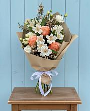 Букет цветов из:  Альстромерии, Лизиантусы, Розы и Хризантемы в Клинцах