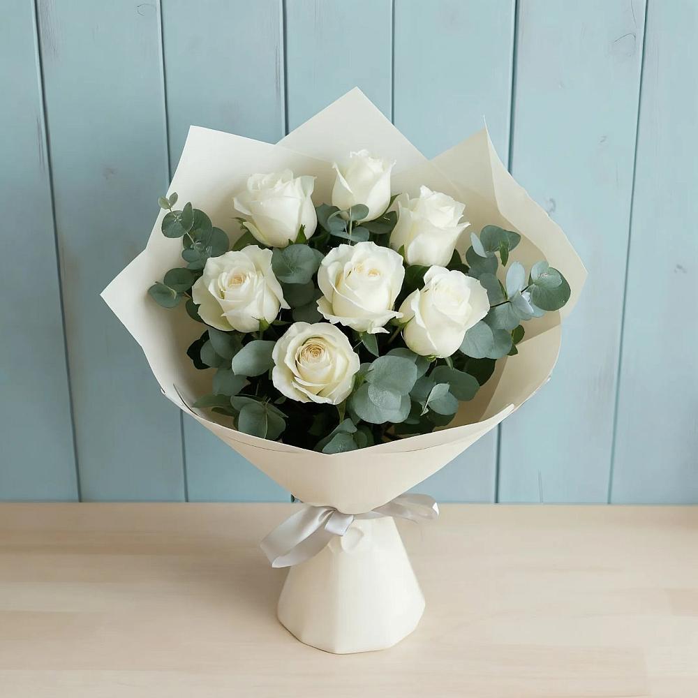 Букет Белые розы в Эвкалипте в Клинцах