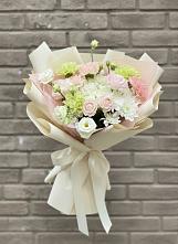 Букет цветов из:  Гвоздики, Розы, Лизиантусы и Хризантемы в Клинцах
