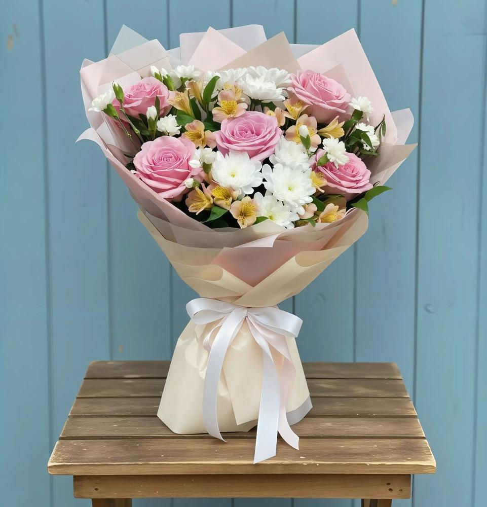 Букет цветов из: Гвоздики, Орхидеи и Розы в Клинцах