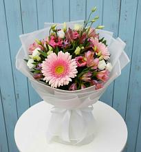 Букет цветов из:  Герберы, Альстромерии и Лизиантусы в Клинцах