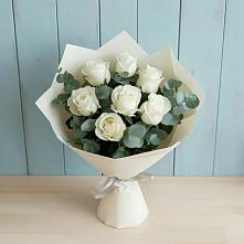 Букет Белые розы в Эвкалипте в Клинцах