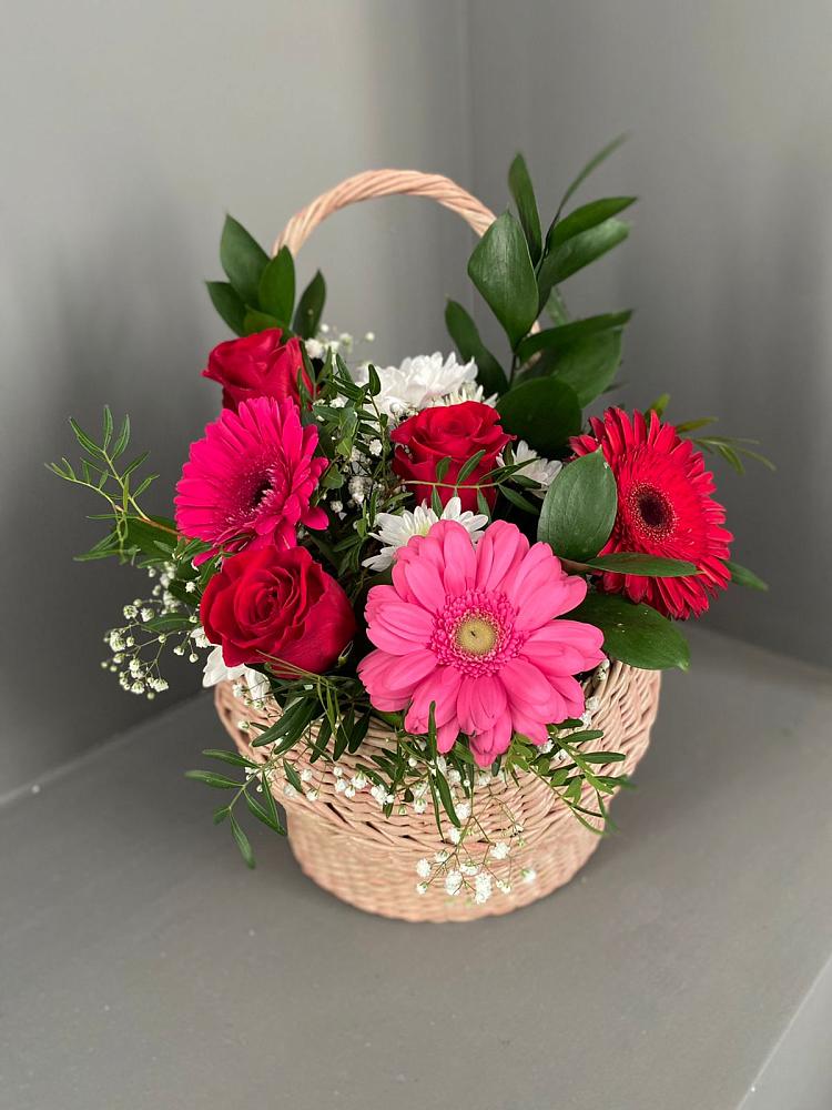 Цветочная композиция из Розы, Хризантемы и Герберы в корзине в Клинцах