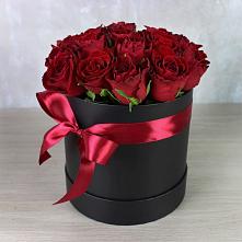 Цветочная композиция из Розы в шляпной коробке в Клинцах